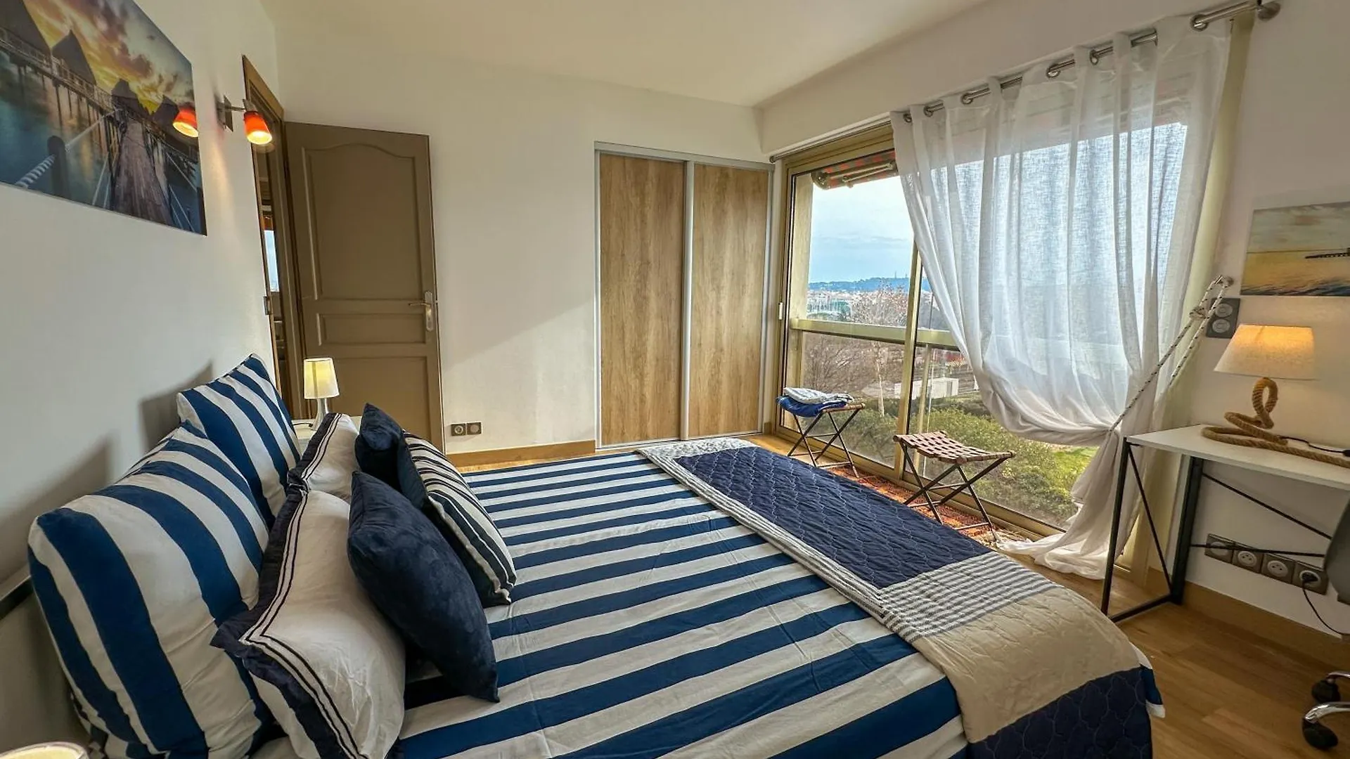 Vue Mer, Face Port, Proximite Centre Et Plage Antibes 0*,  France